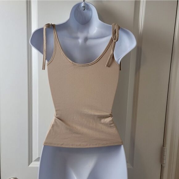 🎄5/$25🎄BRIT & BRI Tank Top - Picture 3 of 5